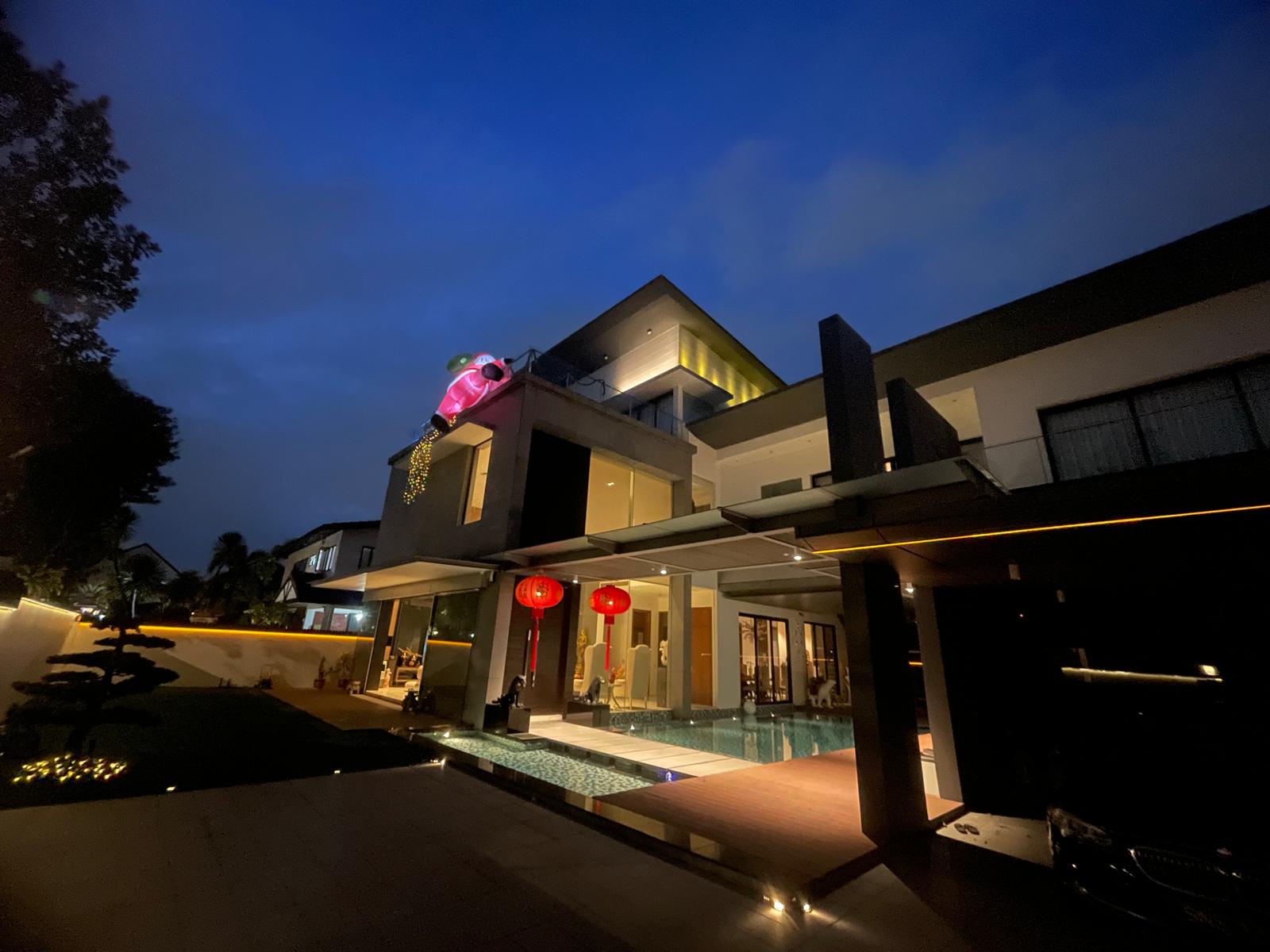 Christmas Exterior 2